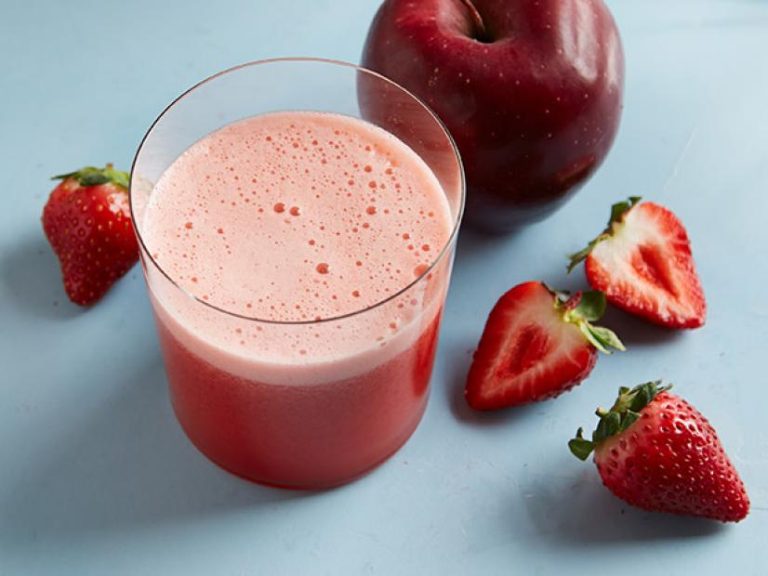 Refreshing Homemade Strawberry Apple Juice